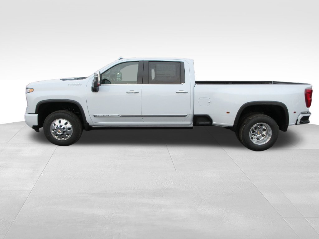 New 2026 Chevrolet Silverado 3500 High Country w/ High Country Premium Package AWD/4WD image 2