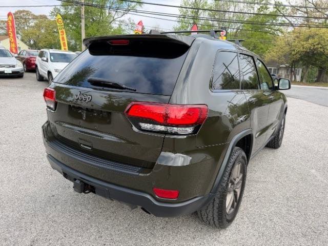 Used 2017 Jeep Grand Cherokee Laredo AWD/4WD image 5
