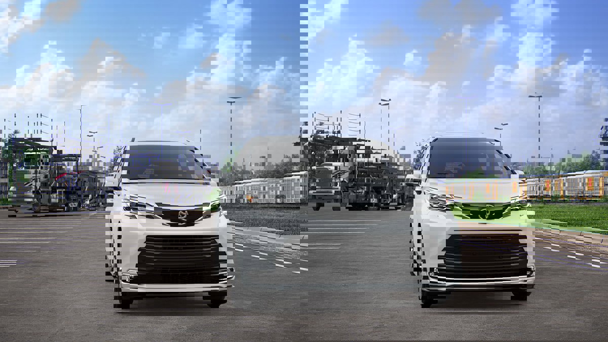 New 2026 Toyota Sienna Platinum AWD/4WD image 16