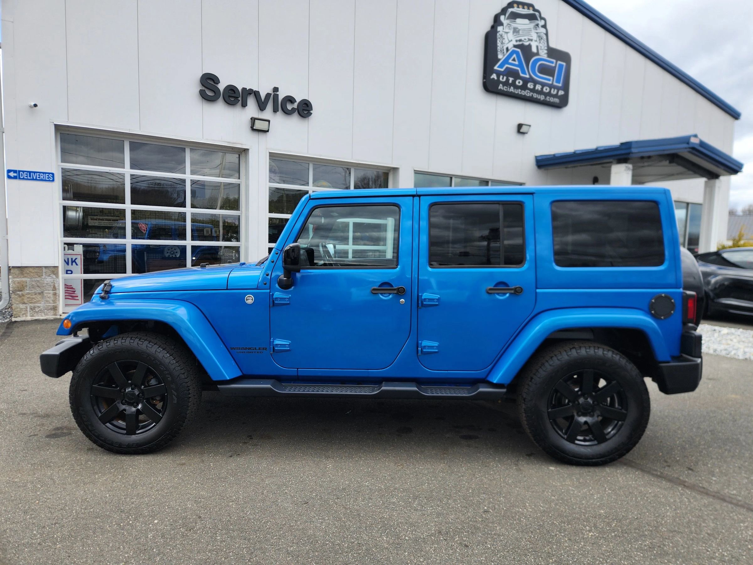 Used 2014 Jeep Wrangler Unlimited Sahara image 9