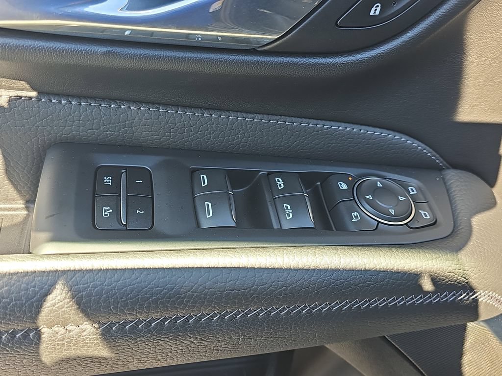 Used 2021 GMC Yukon Denali w/ Denali Premium Package AWD/4WD image 34
