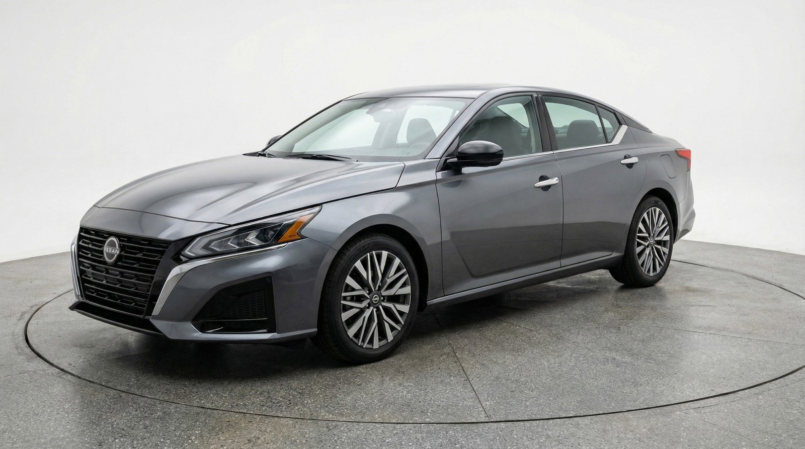 Used 2025 Nissan Altima 2.5 SV FWD image 3