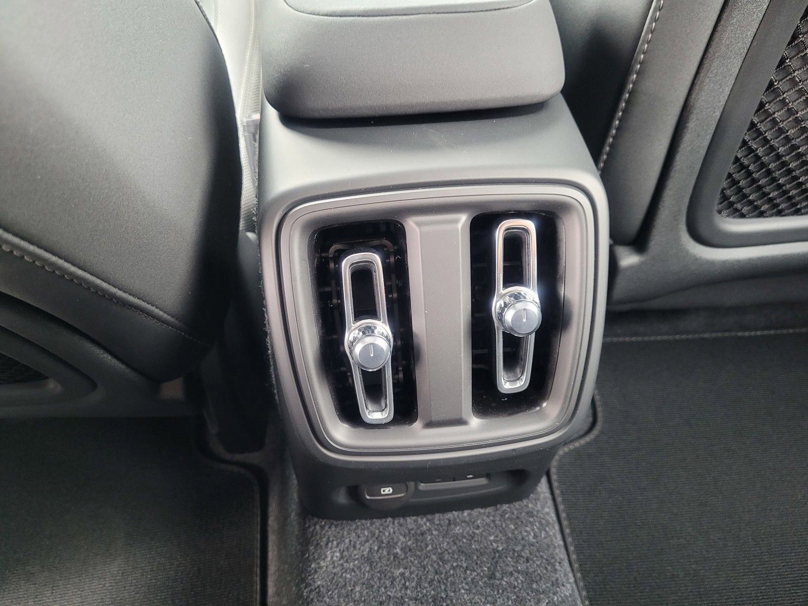 New 2026 Volvo EX40 Plus w/ Climate Package image 14