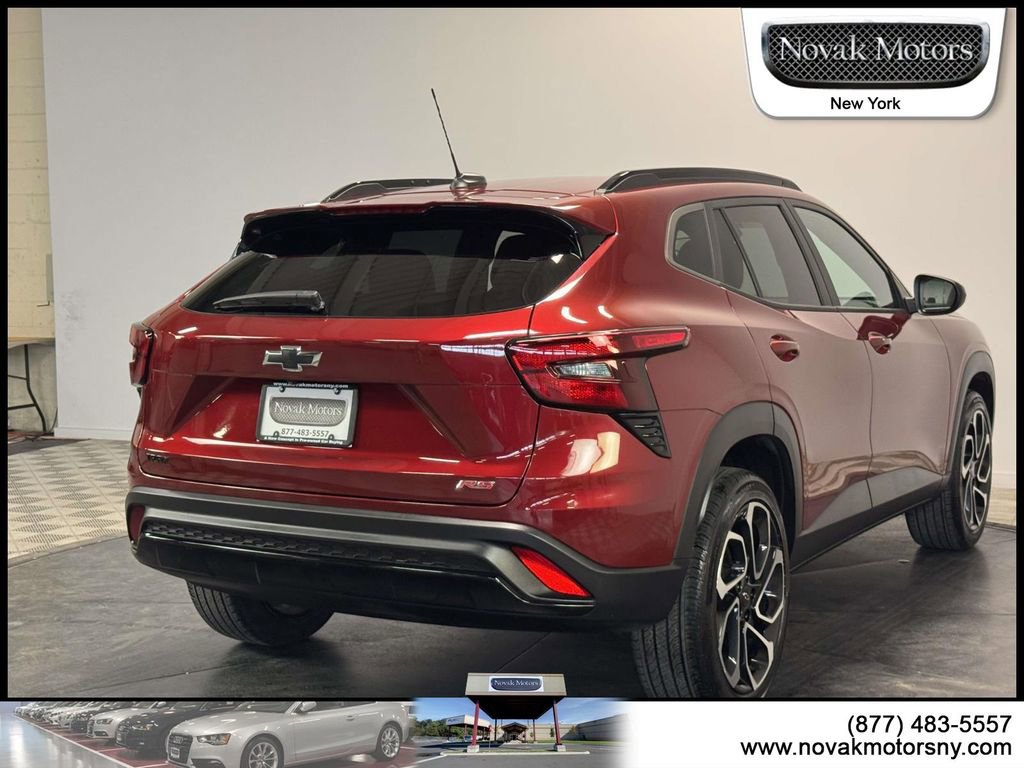 Used 2024 Chevrolet Trax RS FWD image 11
