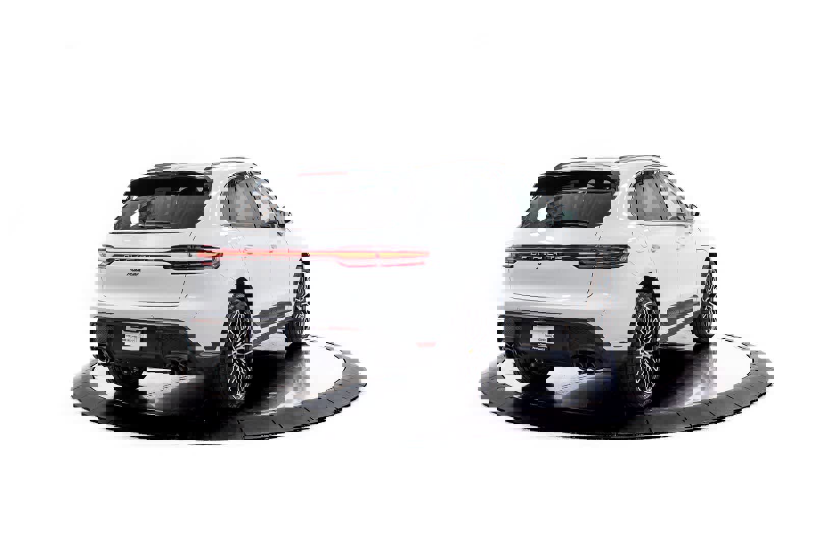 Certified 2026 Porsche Macan image 7