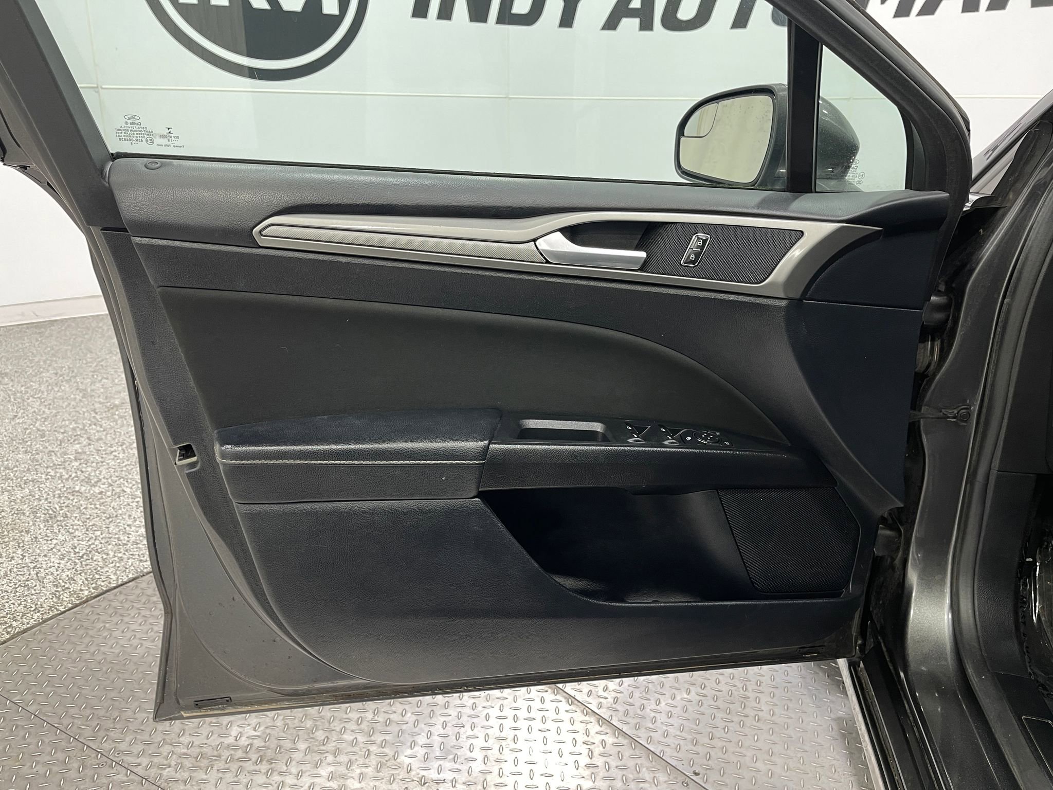 Used 2018 Ford Fusion SE w/ Fusion SE Technology Package image 13