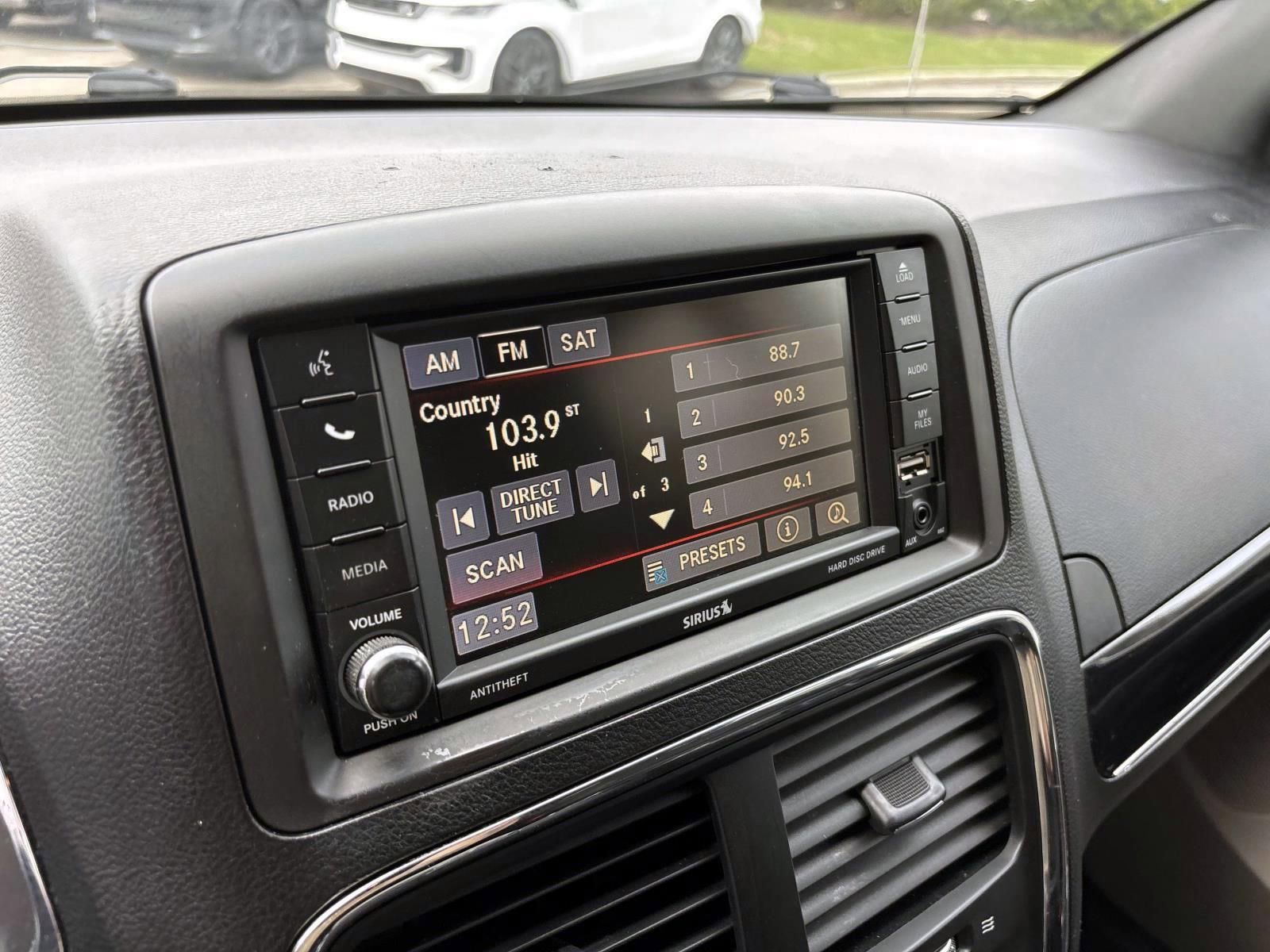 Used 2014 Dodge Grand Caravan SE image 18