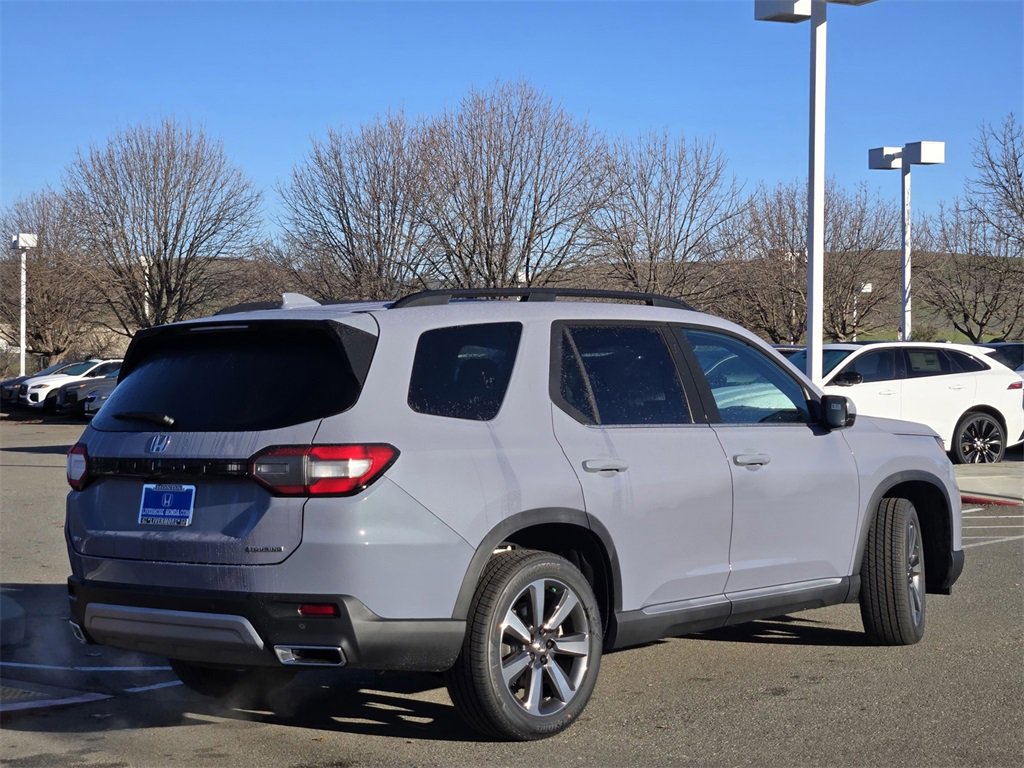 New 2025 Honda Pilot Touring image 4