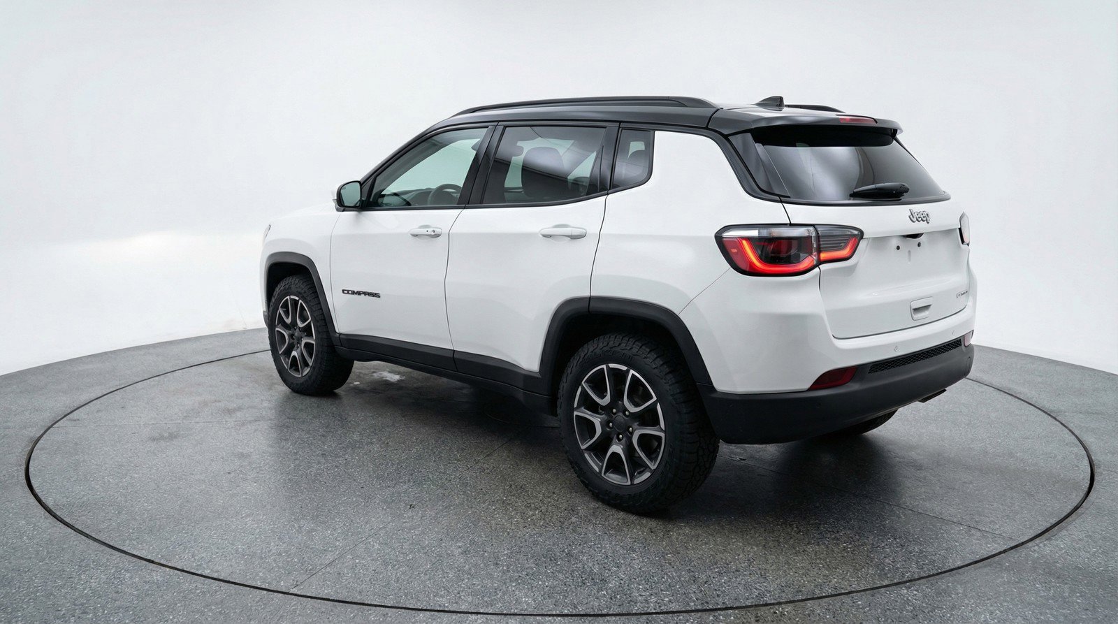 Used 2025 Jeep Compass Trailhawk AWD/4WD image 6