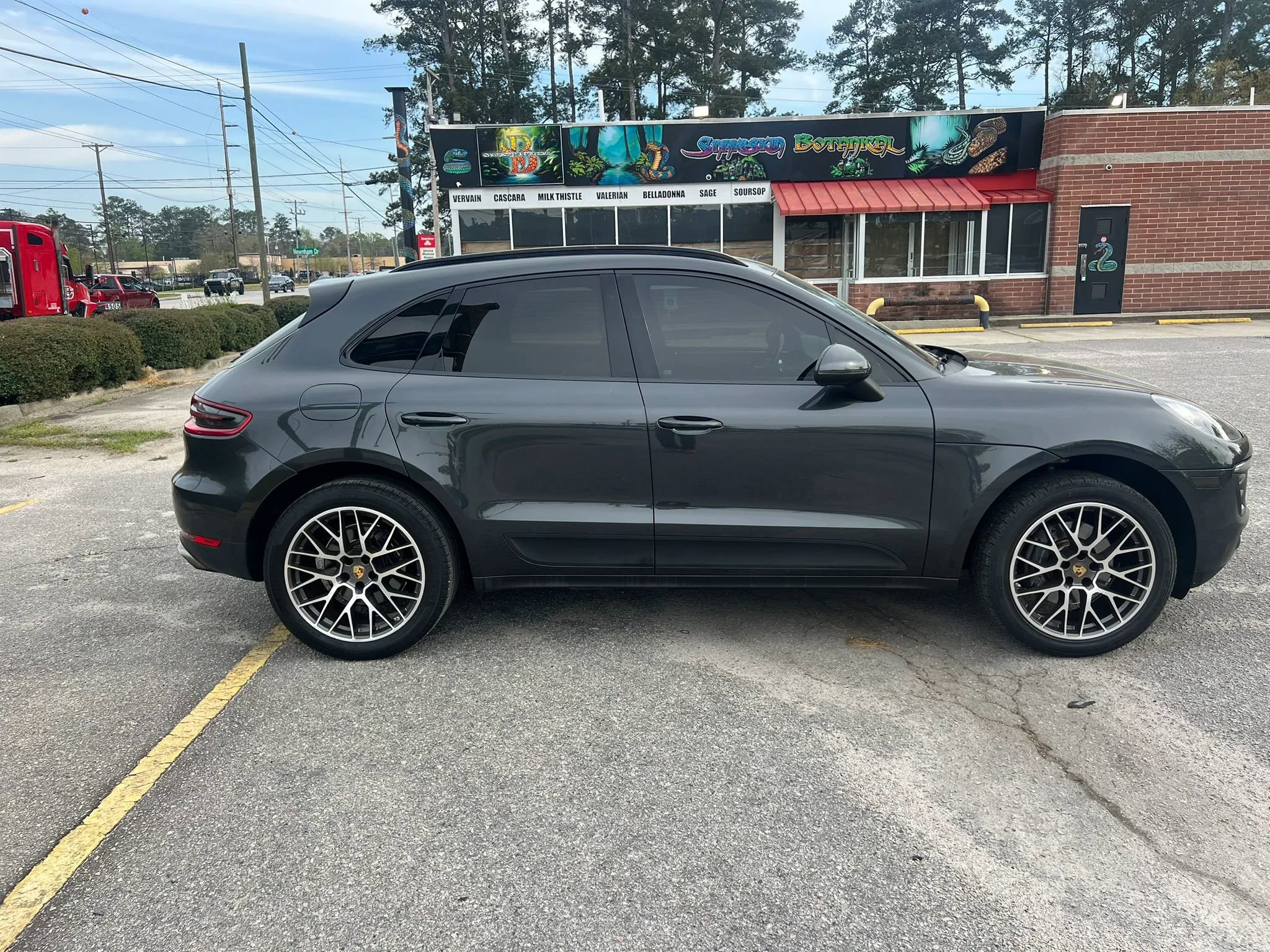 Used 2018 Porsche Macan Sport Edition image 6