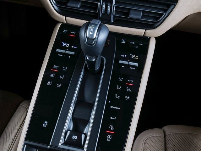 Certified 2026 Porsche Macan AWD/4WD image 16