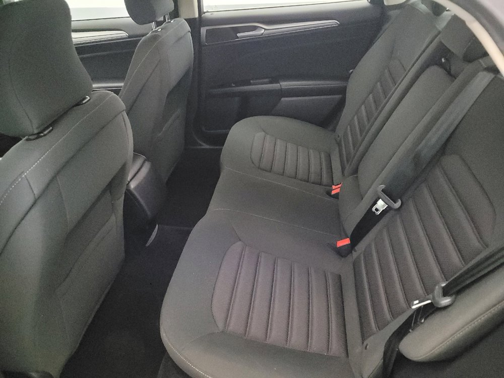 Used 2017 Ford Fusion SE image 18