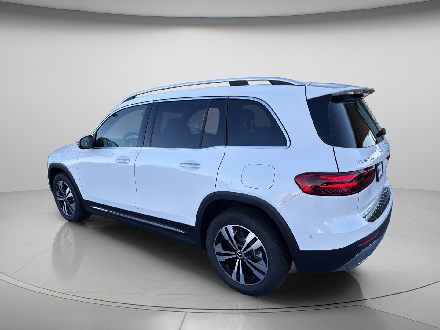 Certified 2026 Mercedes-Benz GLB 250 image 3