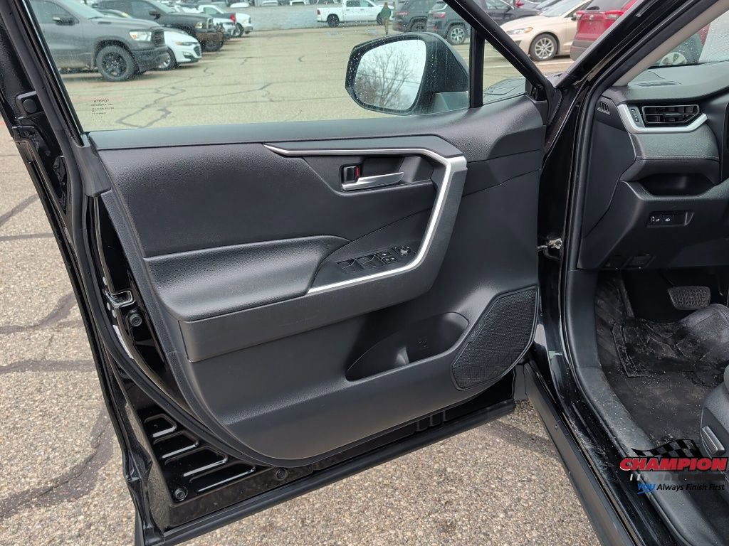 Used 2021 Toyota RAV4 XLE image 9