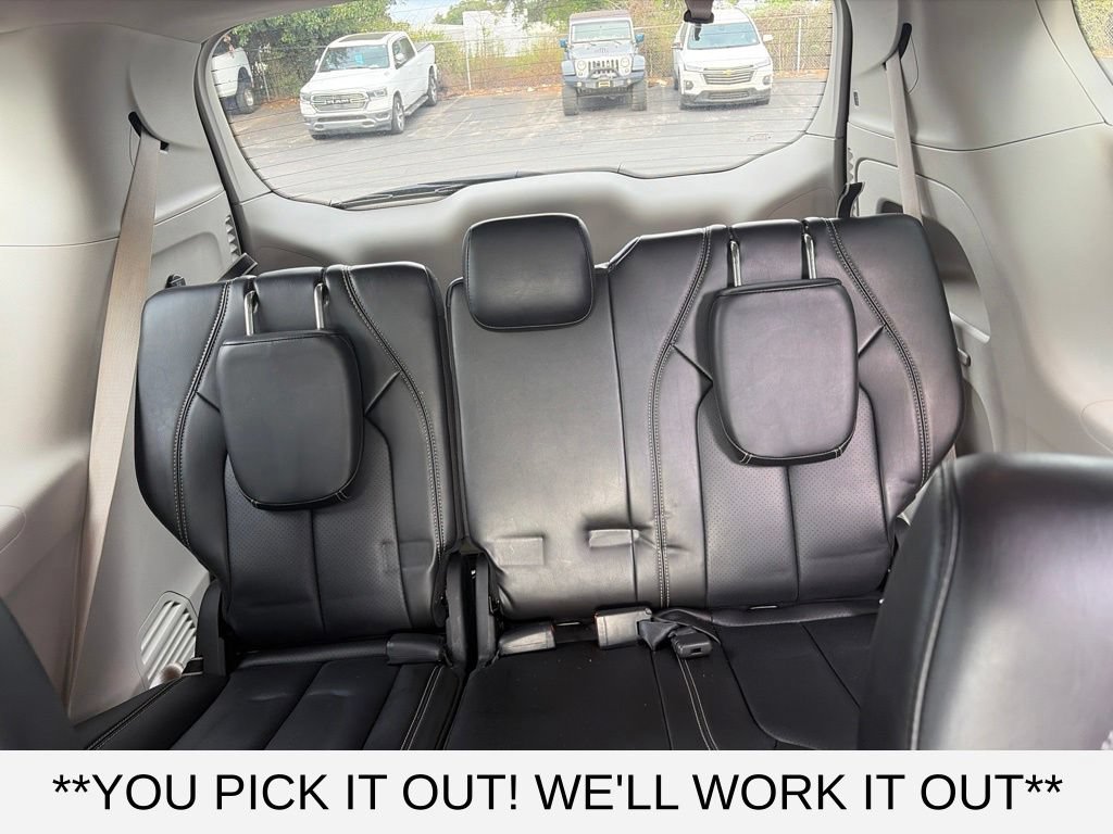 Used 2023 Chrysler Pacifica Touring-L FWD image 9