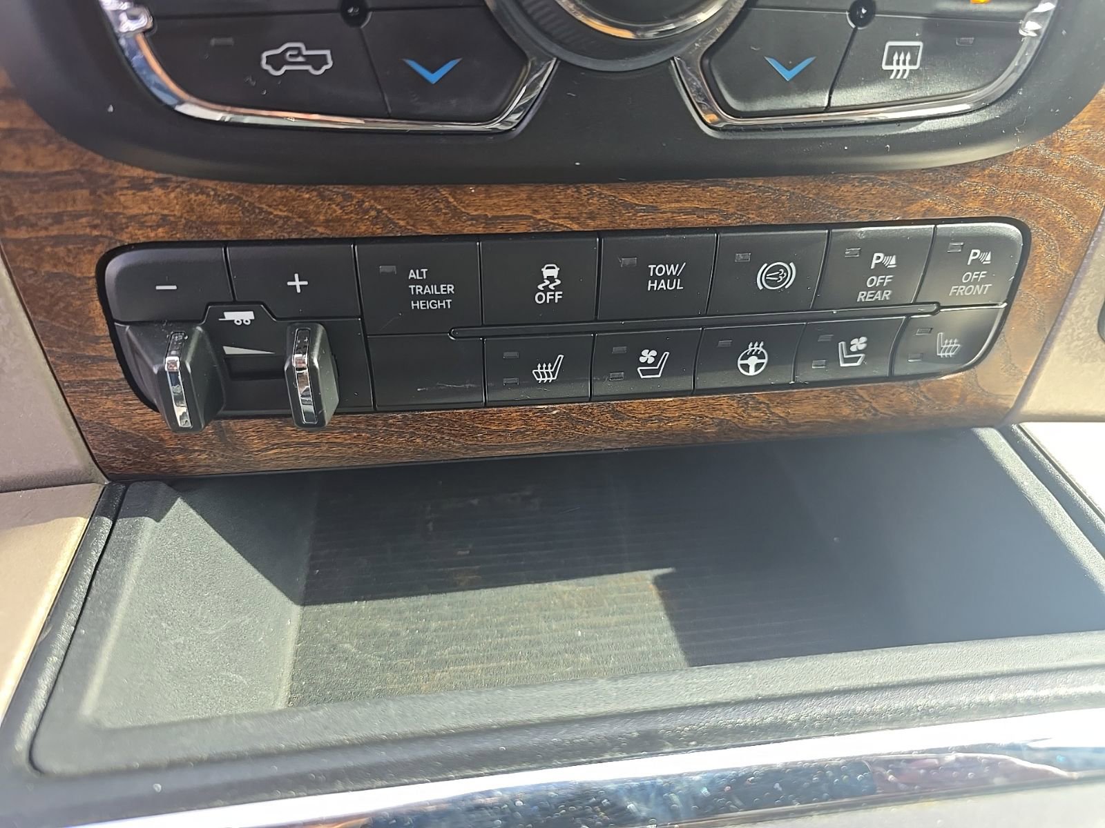 Used 2018 RAM 3500 Laramie Longhorn w/ Longhorn Southfork Package AWD/4WD image 25