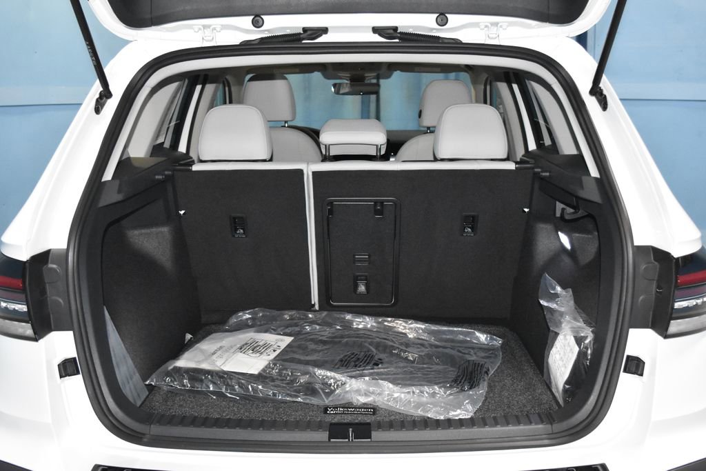 Certified 2025 Volkswagen Taos SE w/ Panoramic Sunroof Package image 30