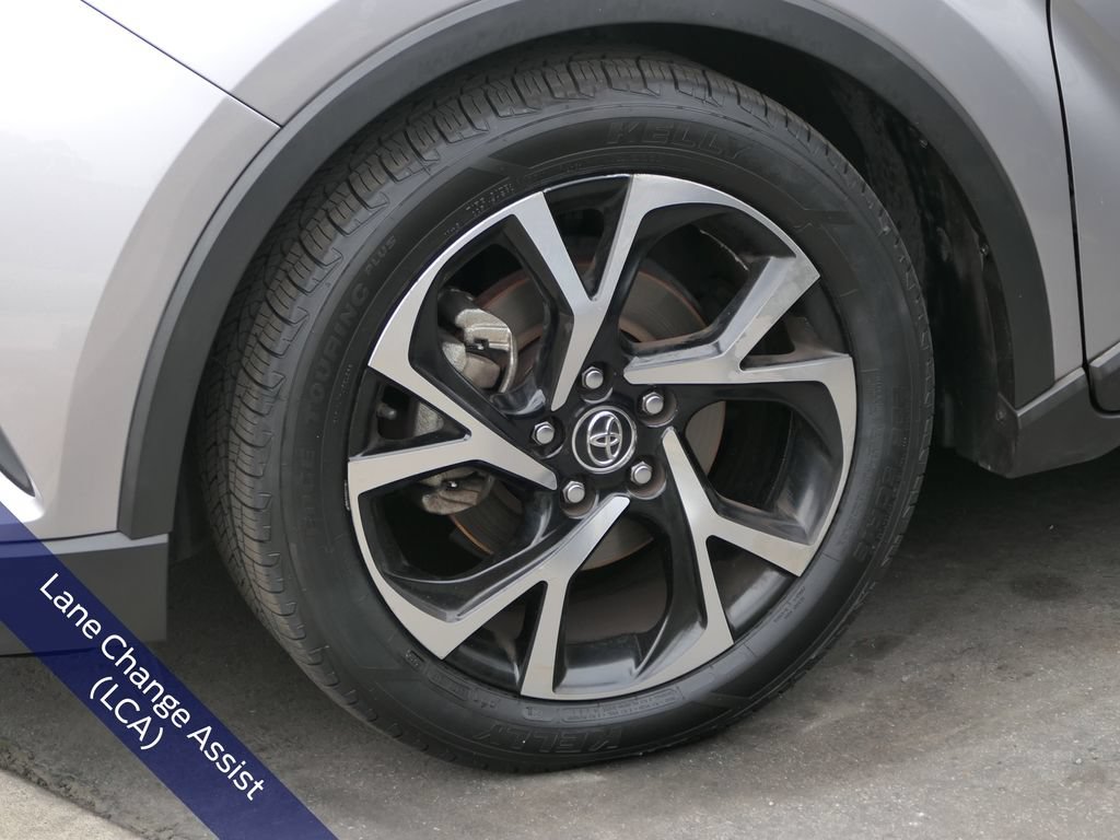 Used 2019 Toyota C-HR Limited FWD image 10