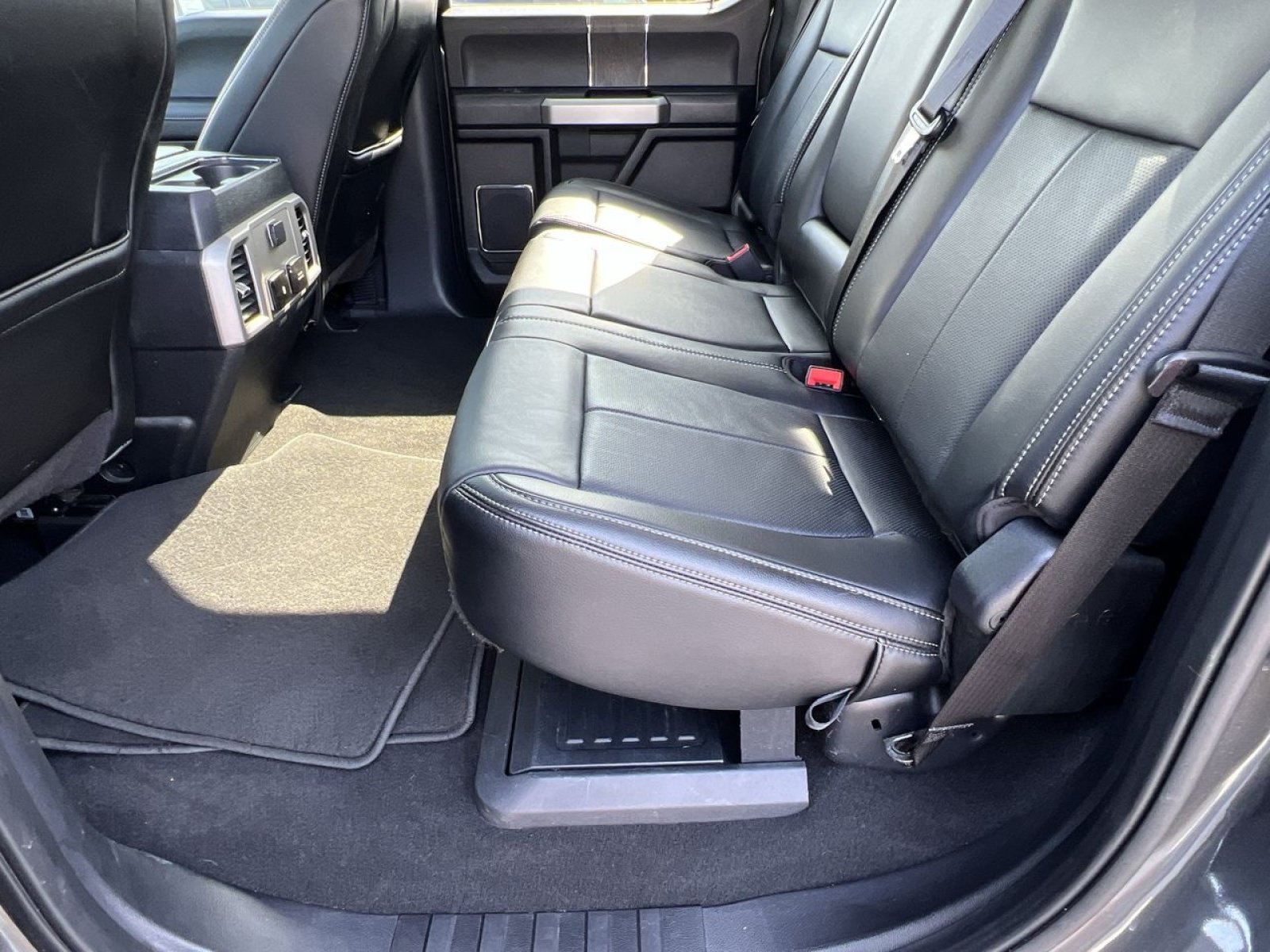 Used 2020 Ford F250 Lariat w/ Lariat Ultimate Package AWD/4WD image 26