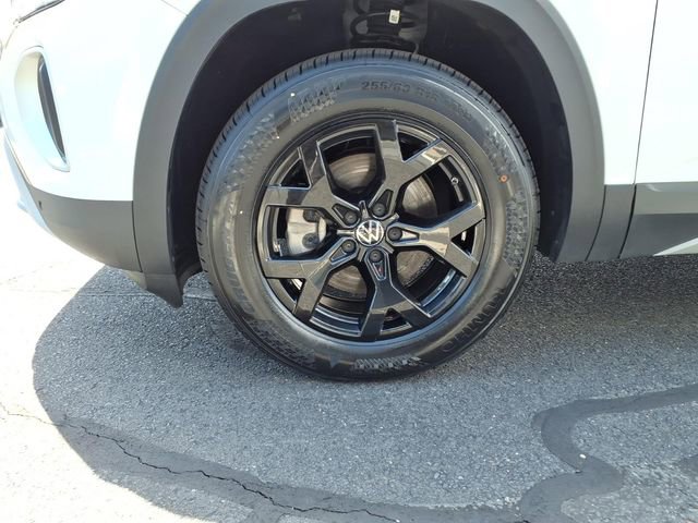 Used 2025 Volkswagen Atlas Peak Edition SE AWD/4WD image 9