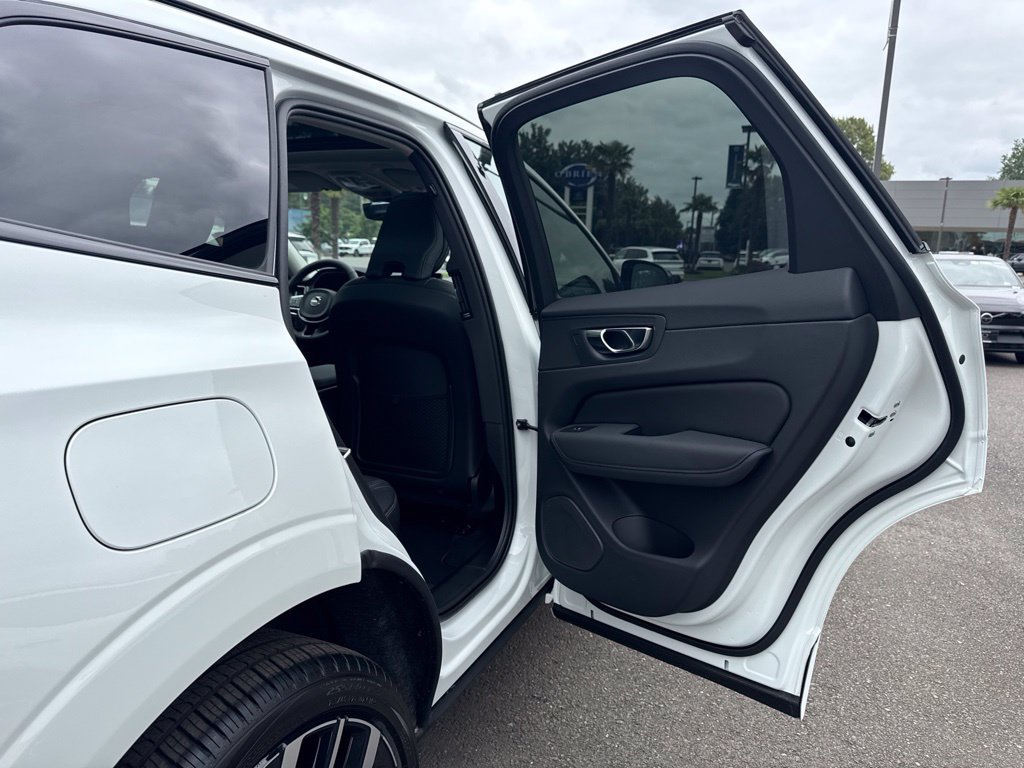 New 2026 Volvo XC60 T8 Ultra w/ Protection Package Premier AWD/4WD image 17