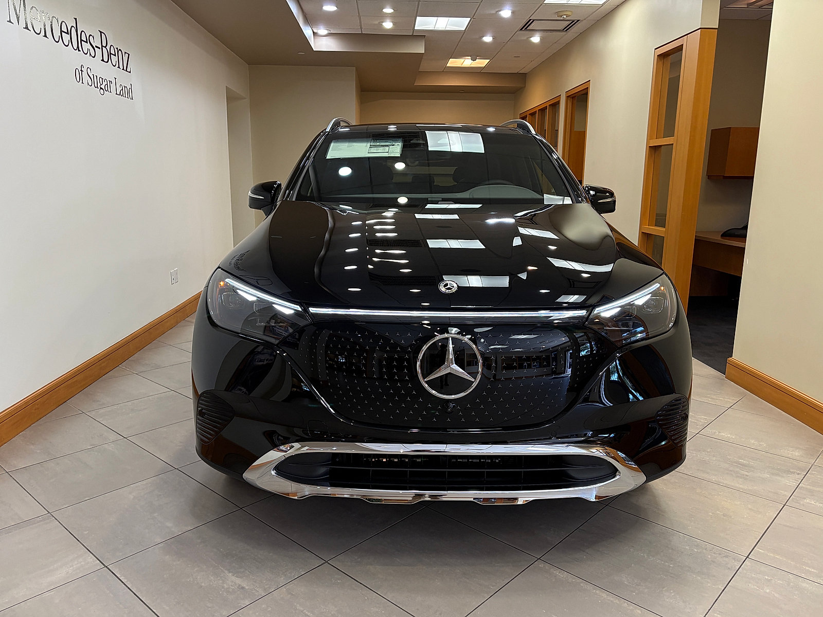 New 2027 Mercedes-Benz EQE 320+ SUV image 2
