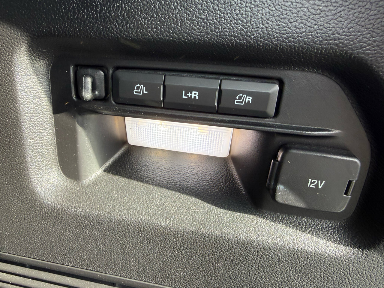 Used 2020 Ford Explorer Limited image 18