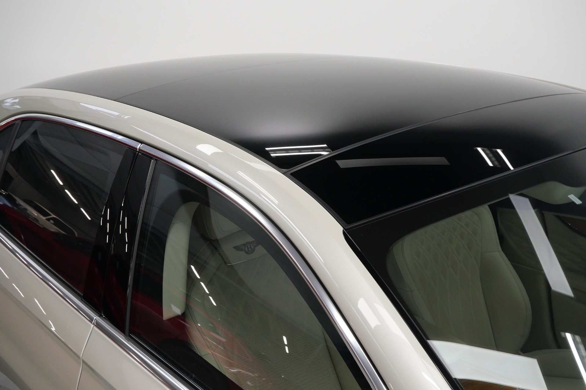 Used 2022 Bentley Flying Spur Plug-In Hybrid image 45