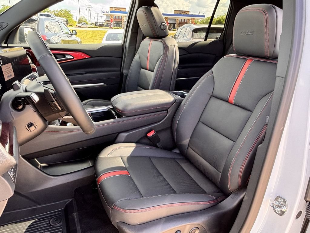 New 2026 Chevrolet Traverse RS w/ LPO, Floor Liner Package FWD image 25