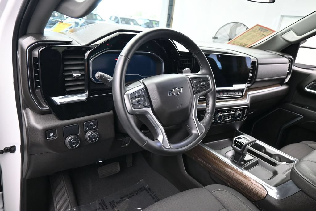 Used 2025 Chevrolet Silverado 1500 RST RWD image 11