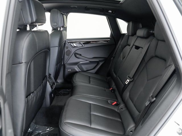 Certified 2025 Porsche Macan image 25