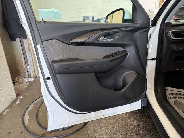 Used 2022 Chevrolet TrailBlazer LT w/ Convenience Package FWD image 13