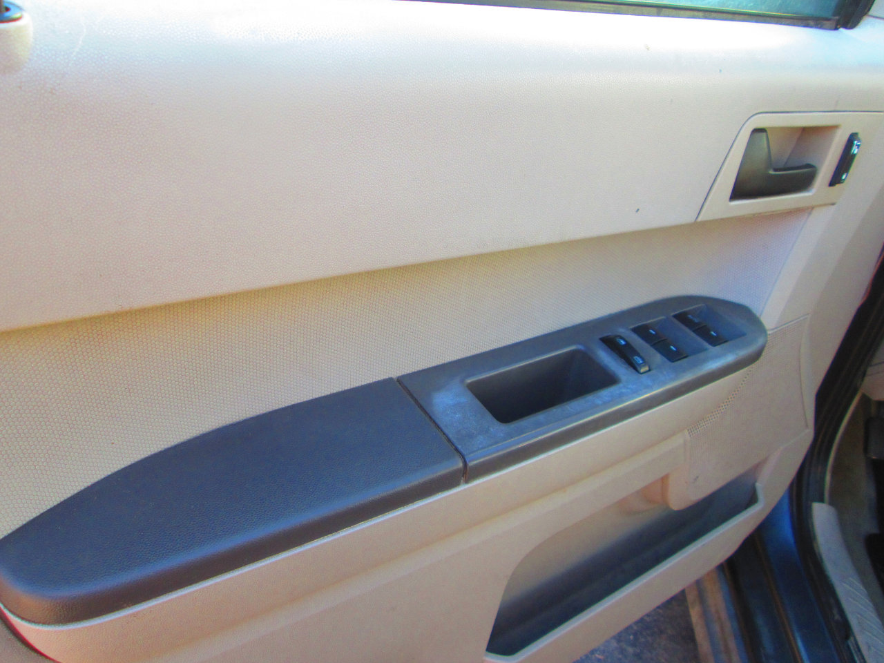 Used 2009 Ford Escape XLS image 7