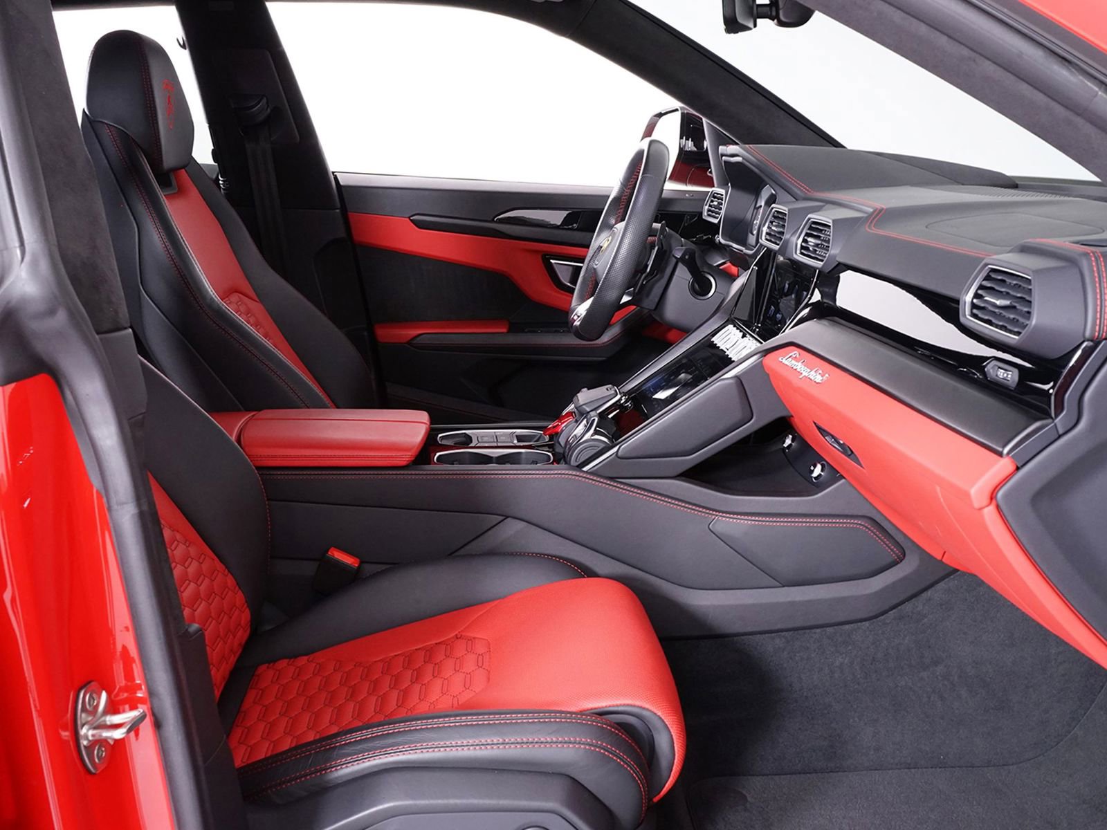 Used 2022 Lamborghini Urus image 32