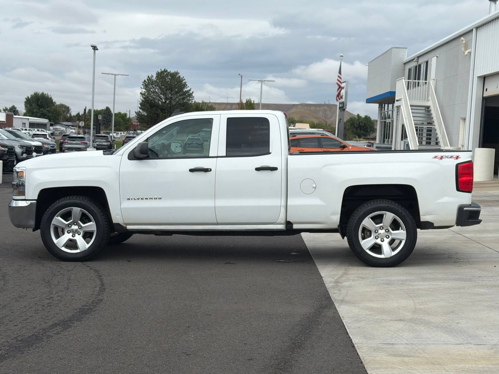 Used 2017 Chevrolet Silverado 1500 LS w/ Trailering Package AWD/4WD image 4