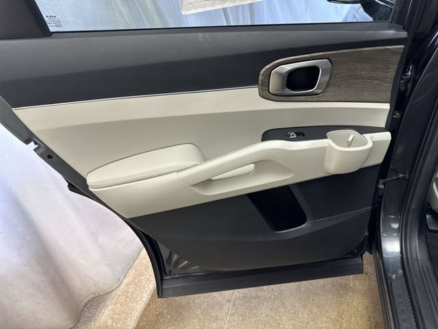 Used 2023 Kia Sorento EX w/ Panoramic Sunroof Package FWD image 24
