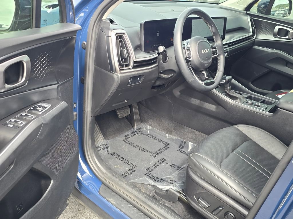 Used 2024 Kia Sorento S w/ Panoramic Sunroof Package image 9