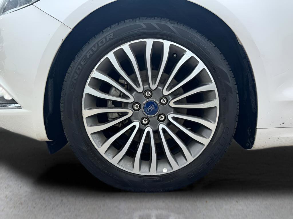 Used 2017 Ford Fusion SE w/ Fusion SE Technology Package image 10