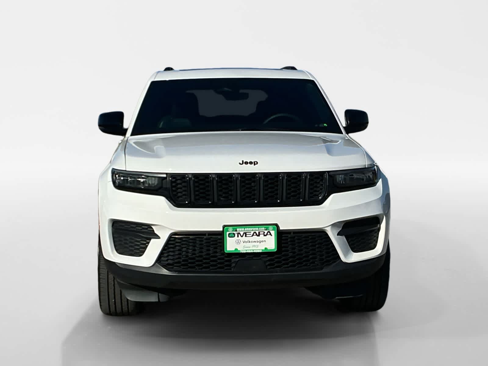 Used 2025 Jeep Grand Cherokee Altitude AWD/4WD image 8