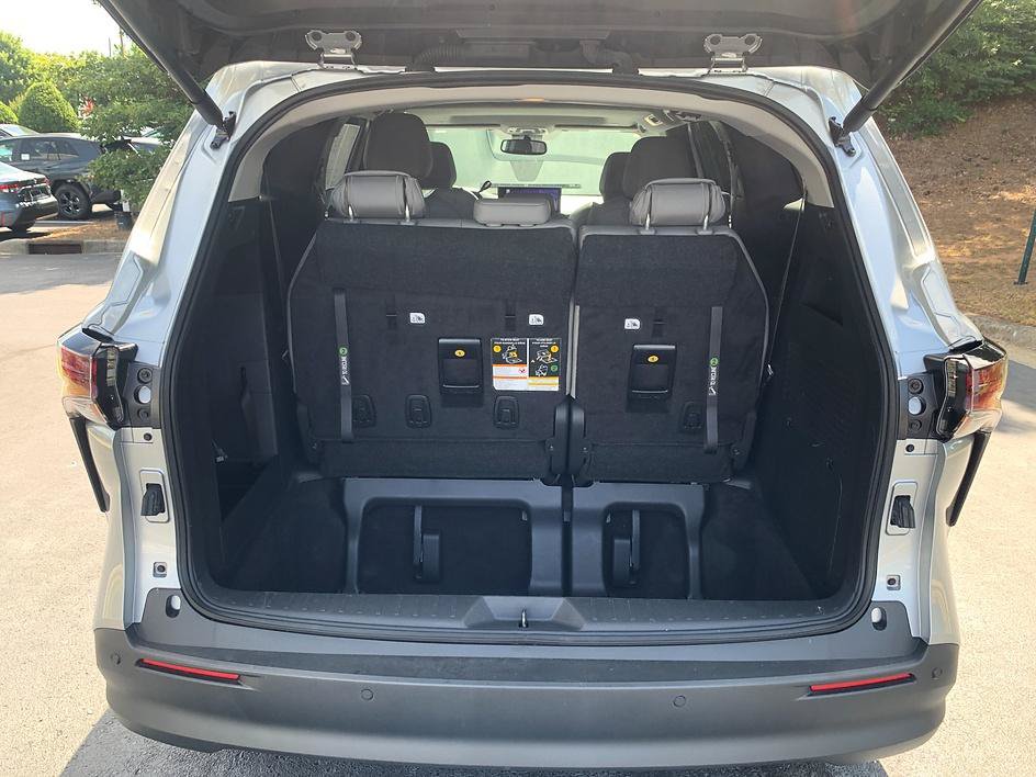 Certified 2025 Toyota Sienna XLE FWD image 23