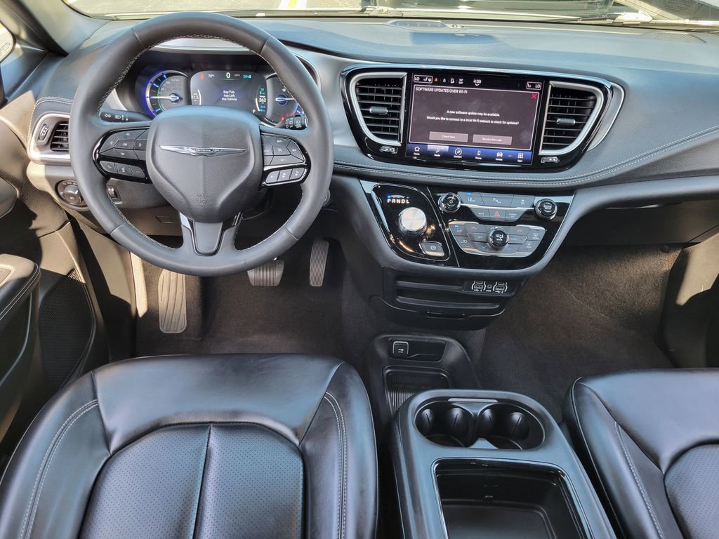 Used 2023 Chrysler Pacifica Touring-L w/ S Appearance Package FWD image 4
