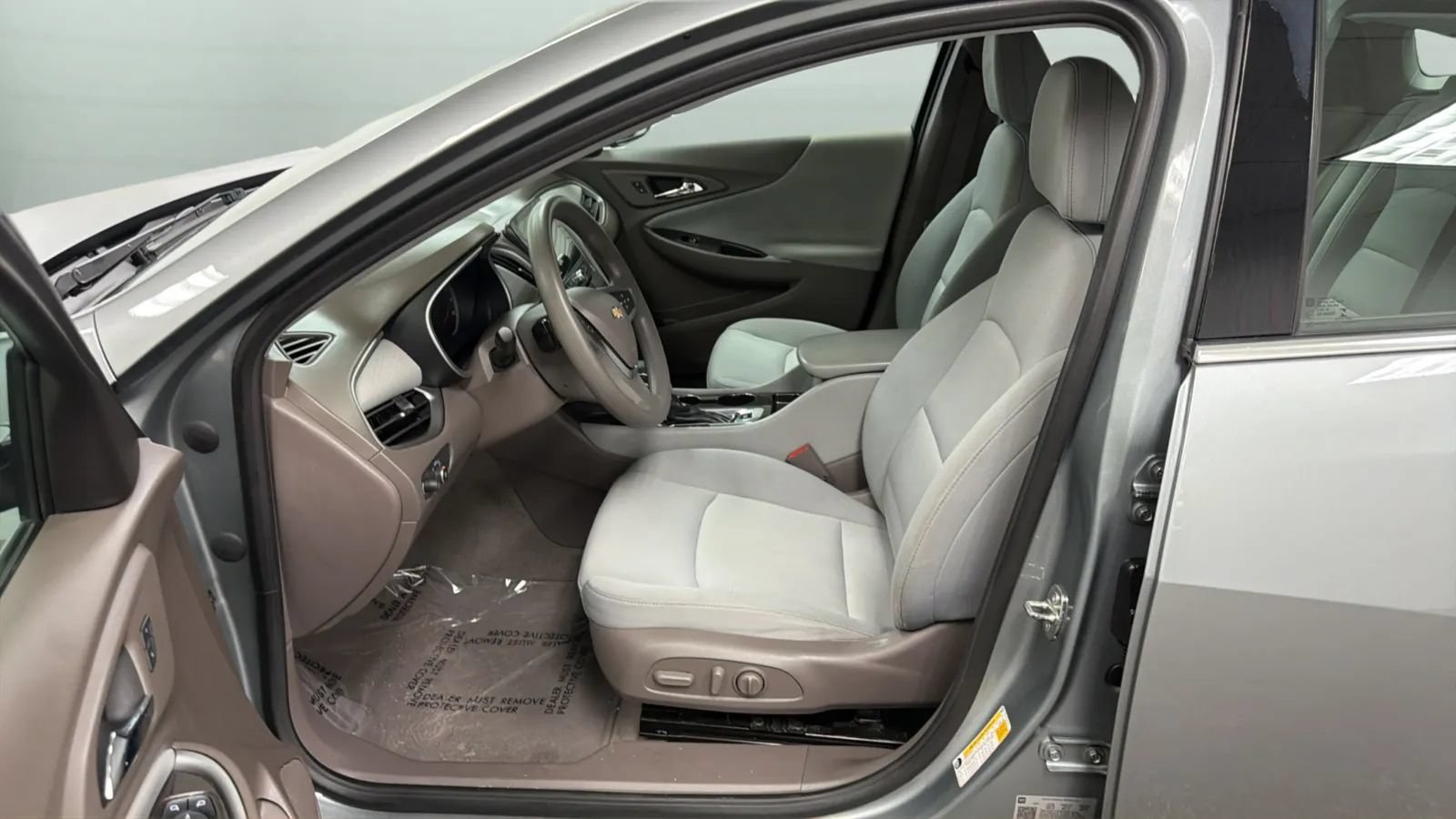 Used 2023 Chevrolet Malibu LS FWD image 21