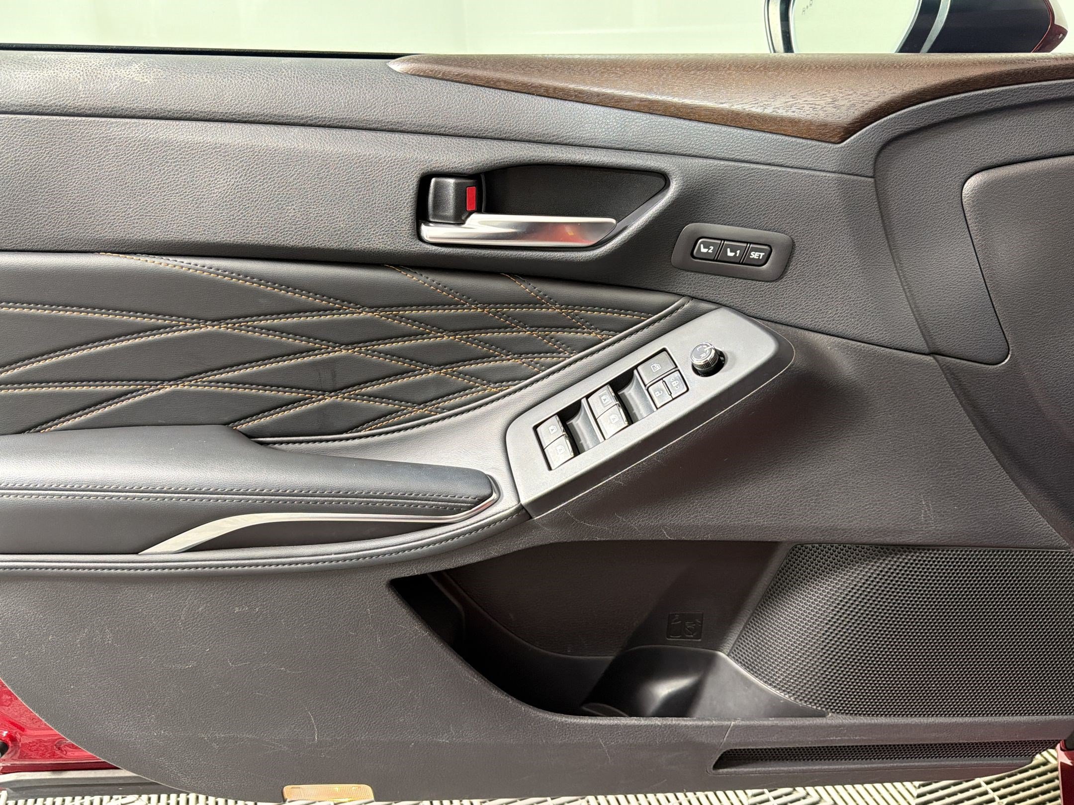 Used 2022 Toyota Avalon Limited w/ Advanced Safety Package FWD image 12