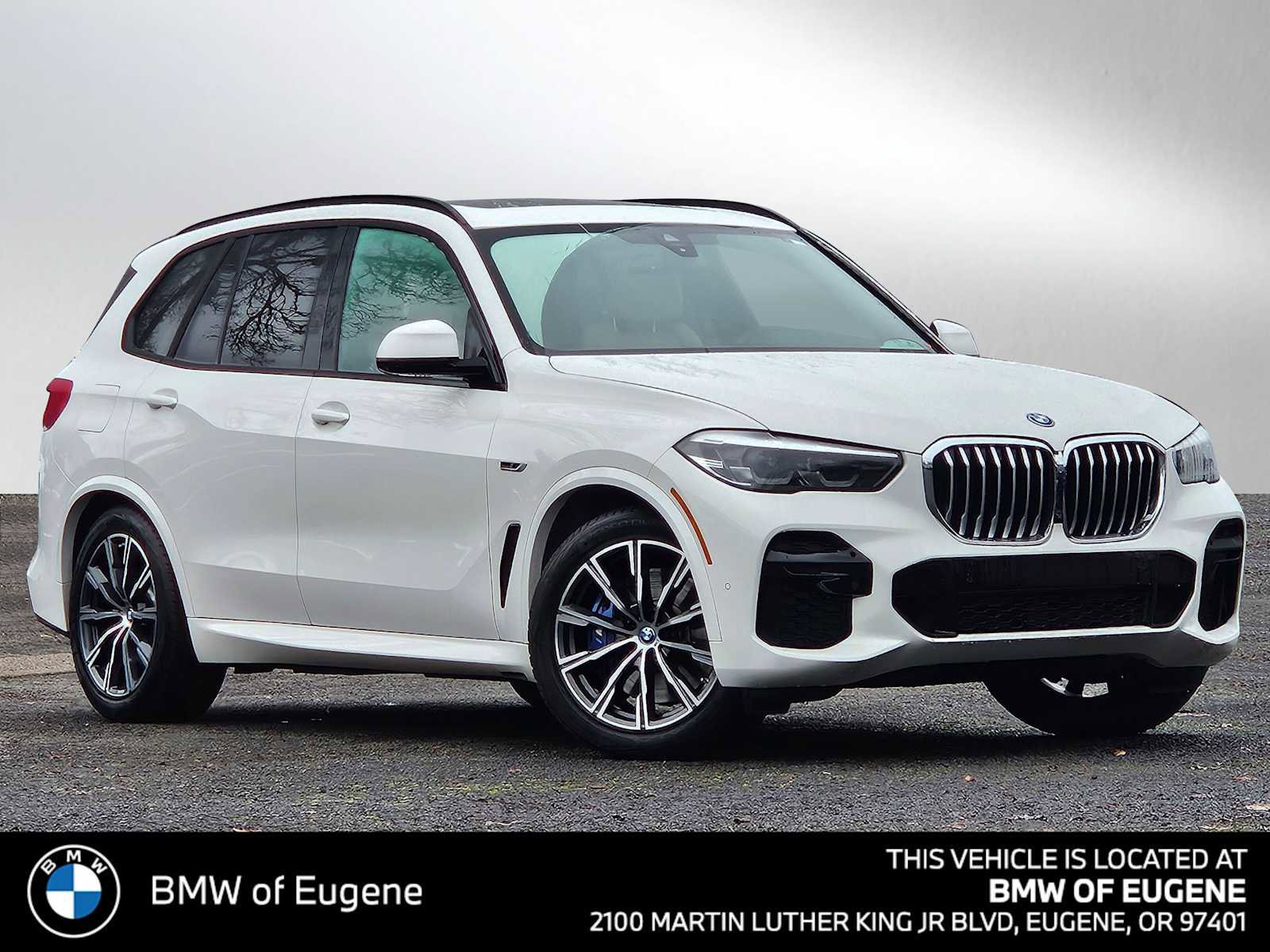 Used 2022 BMW X5 xDrive45e w/ M Sport Package image 1