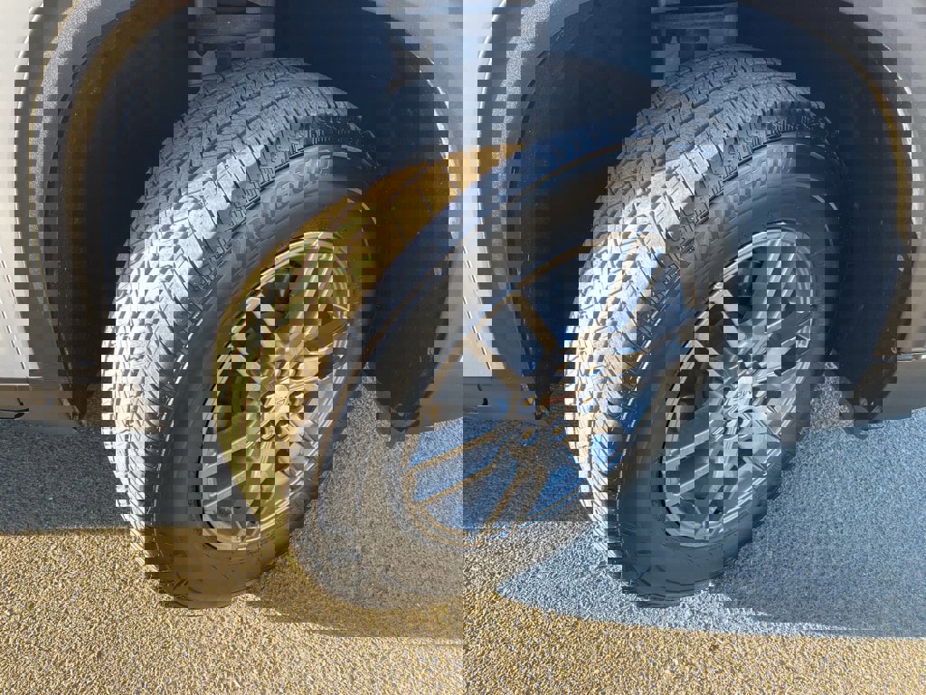 Used 2025 GMC Acadia Elevation image 5