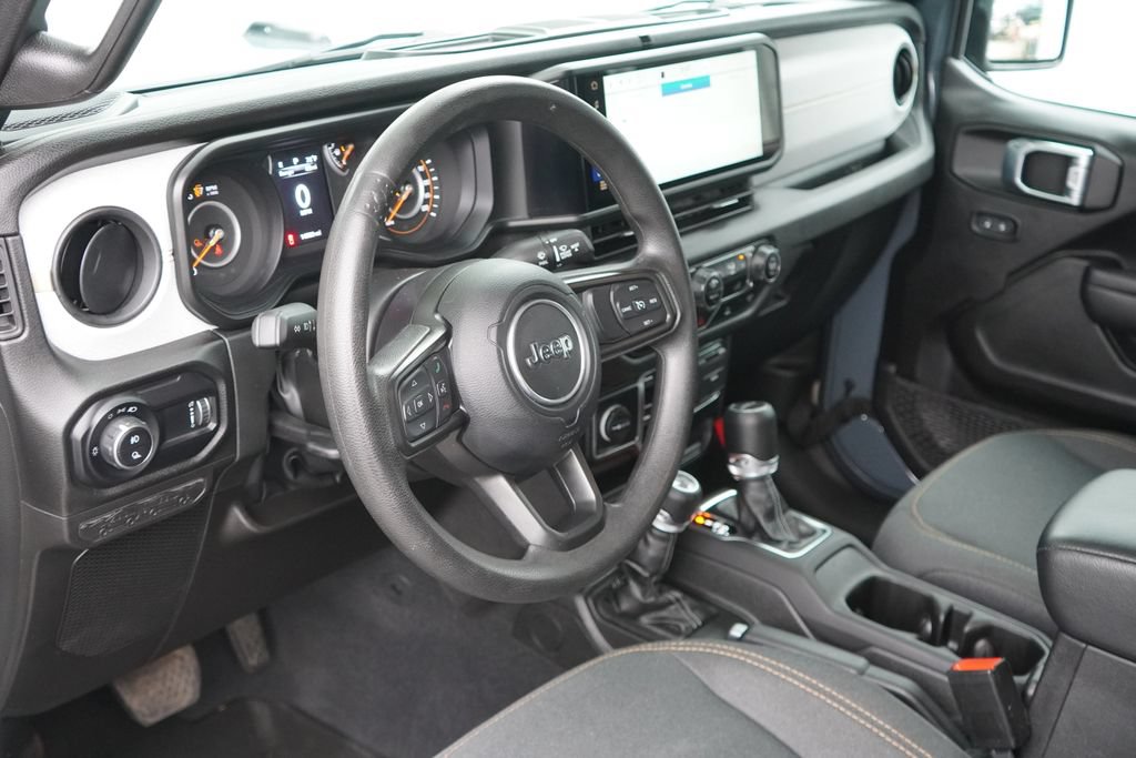 Used 2024 Jeep Gladiator Sport AWD/4WD image 9