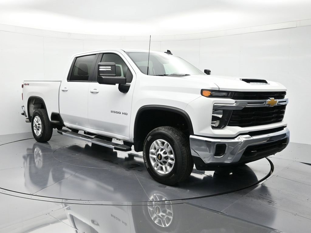 Used 2024 Chevrolet Silverado 2500 LT image 3