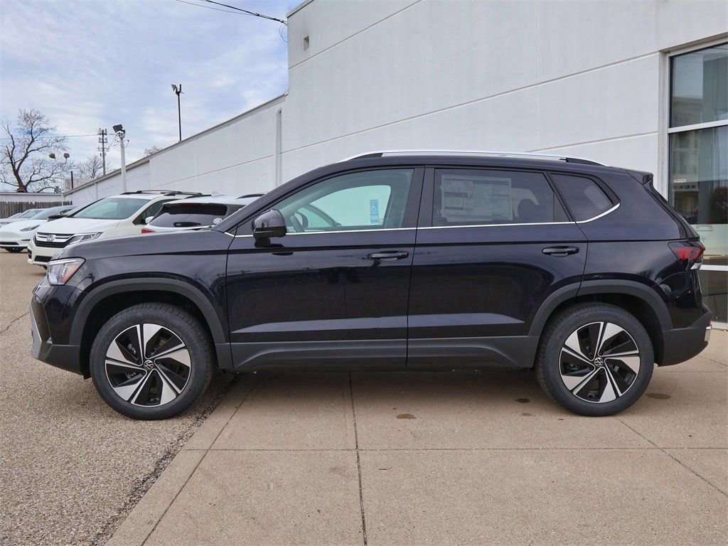 New 2026 Volkswagen Taos SE AWD/4WD image 2