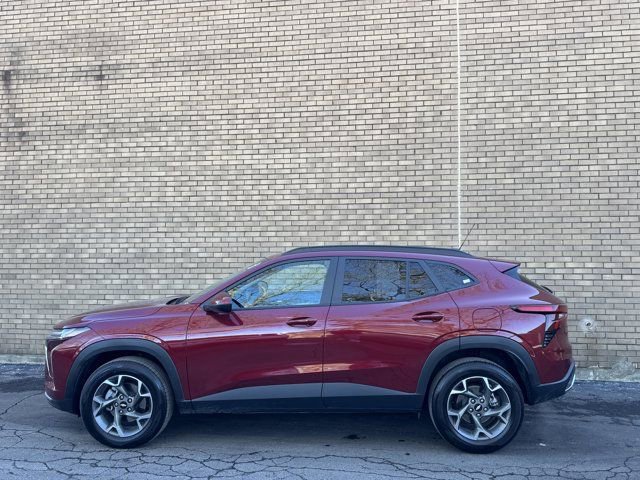 Used 2025 Chevrolet Trax LT w/ LT Convenience Package image 27