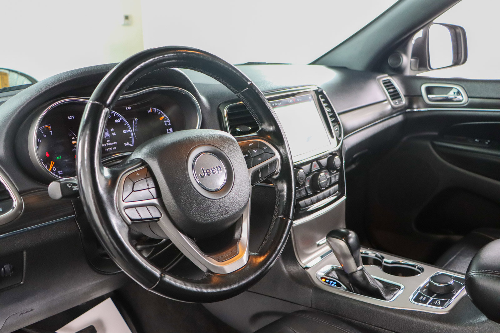 Used 2022 Jeep Grand Cherokee Limited image 23